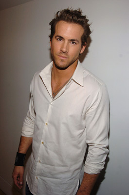 Ryan Reynolds at event of Total Request Live (1999)