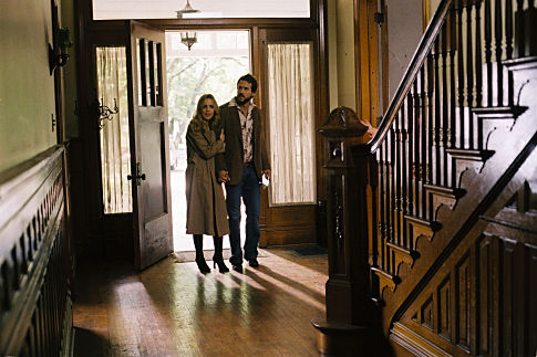 MELISSA GEORGE and RYAN REYNOLDS star as real-life couple Kathy and George Lutz in THE AMITYVILLE HORROR.