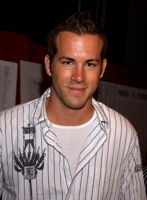 Ryan Reynolds at event of Punch-Drunk Love (2002)