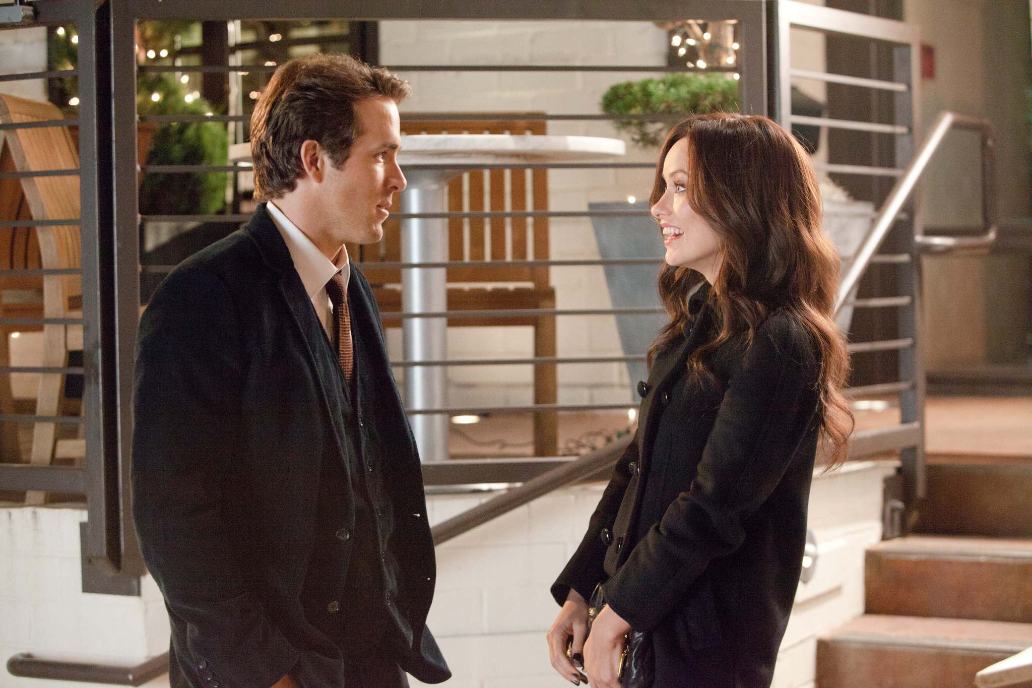 Still of Ryan Reynolds and Olivia Wilde in Draugo kailyje (2011)