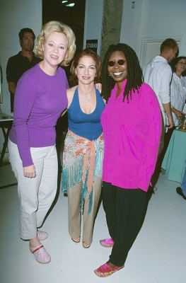Whoopi Goldberg, Gloria Estefan and Caroline Rhea at event of Hollywood Squares (1998)
