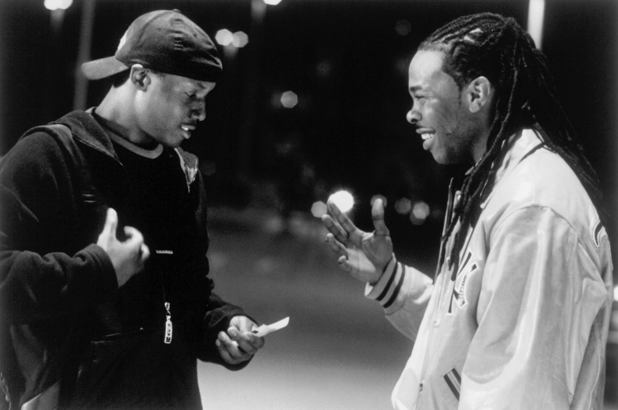 Still of Busta Rhymes and Rob Brown in Finding Forrester (2000)