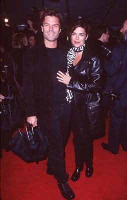 Harry Hamlin and Lisa Rinna at event of Kaip bus, taip gerai (1997)