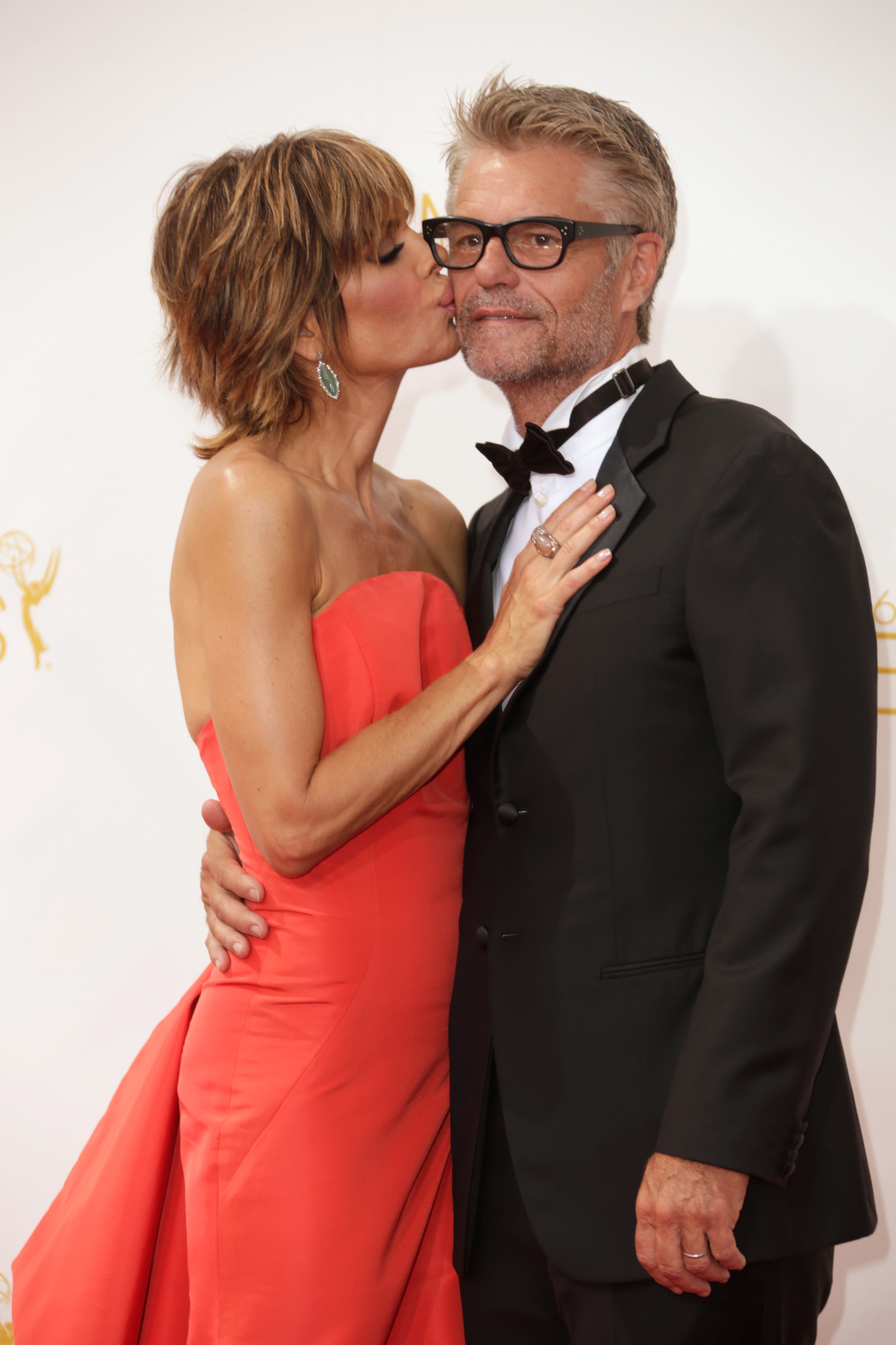 Harry Hamlin and Lisa Rinna at event of The 66th Primetime Emmy Awards (2014)