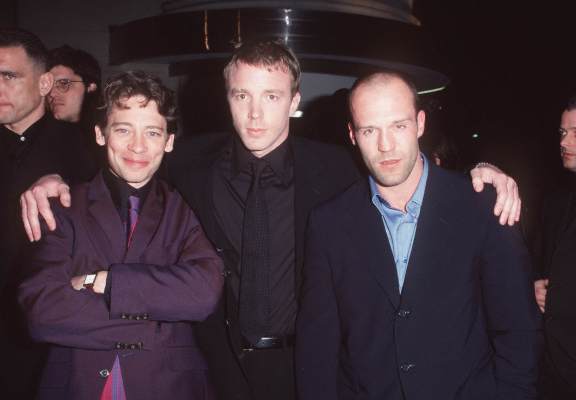 Dexter Fletcher, Guy Ritchie and Jason Statham at event of Lok, stok arba sauk (1998)