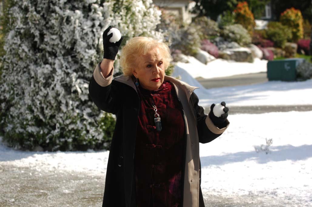 Still of Doris Roberts in Mrs. Miracle (2009)