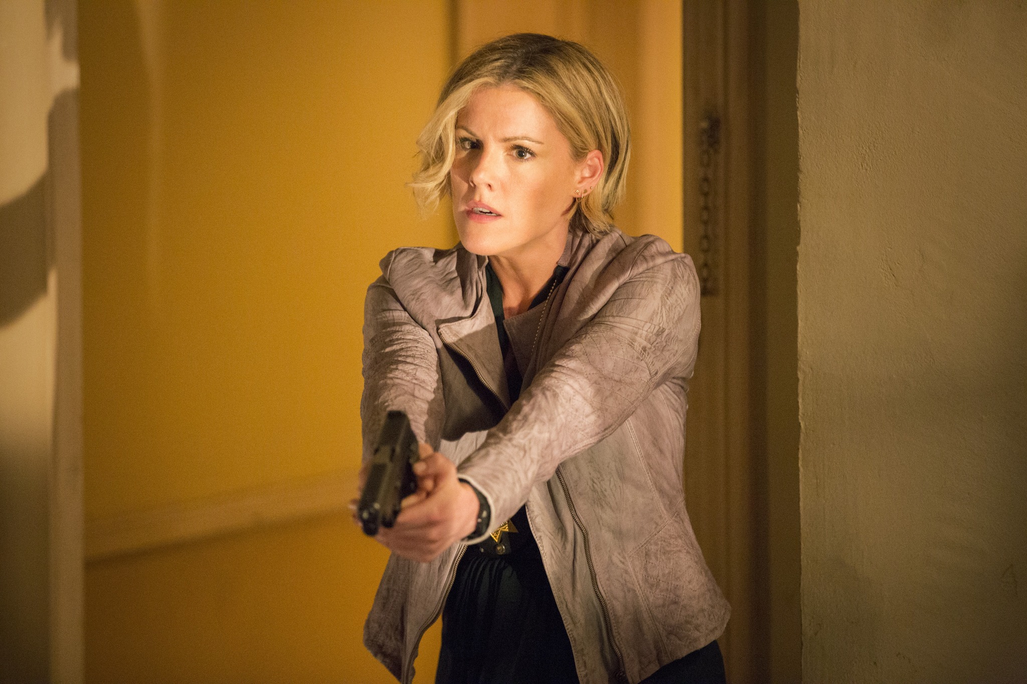 Still of Kathleen Robertson in Murder in the First (2014)