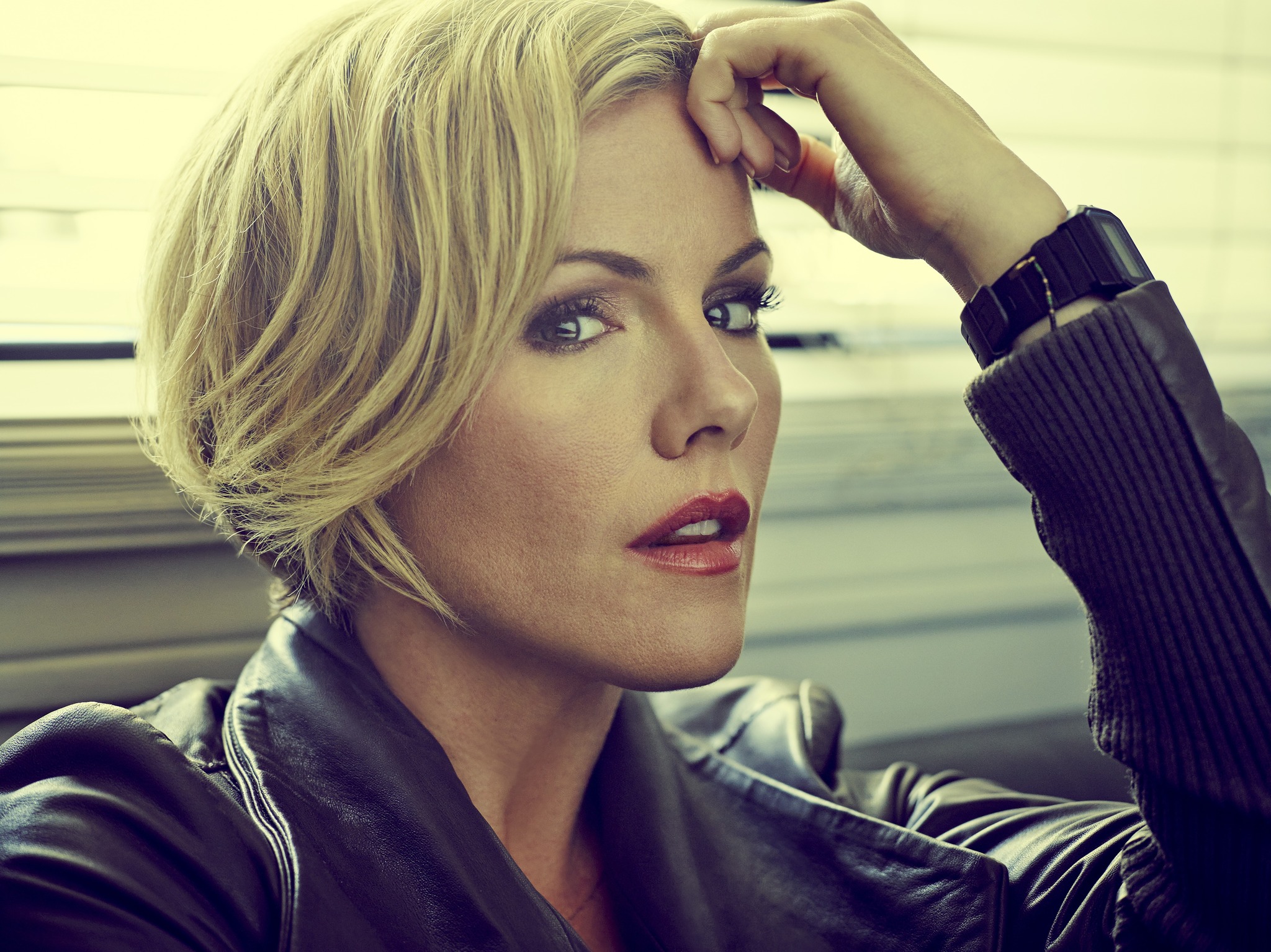 Still of Kathleen Robertson in Murder in the First (2014)