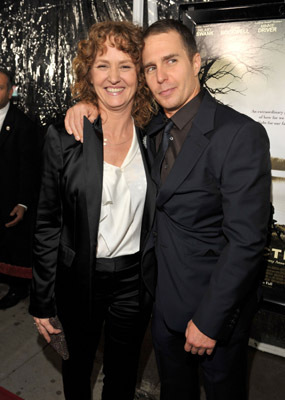 Sam Rockwell and Melissa Leo at event of Conviction (2010)