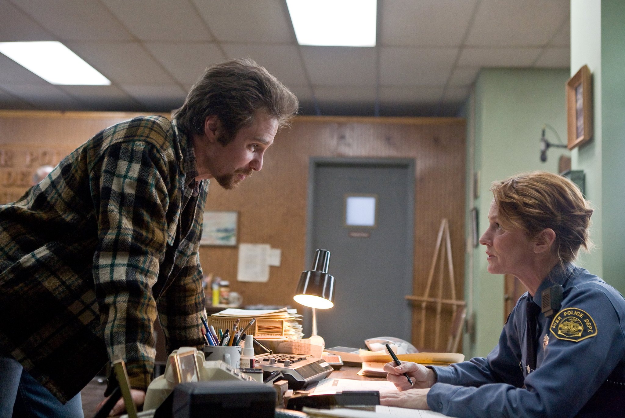 Still of Sam Rockwell and Melissa Leo in Conviction (2010)
