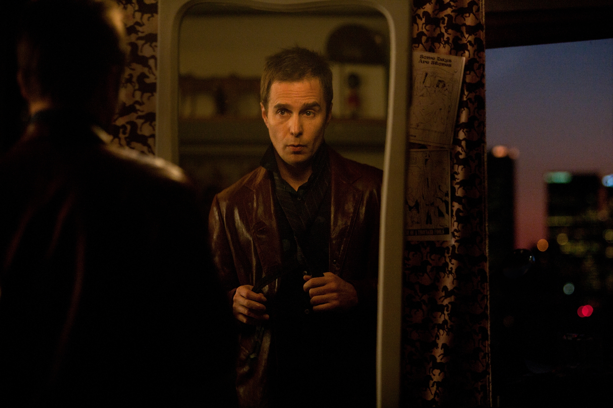 Still of Sam Rockwell in Septyni psichopatai (2012)