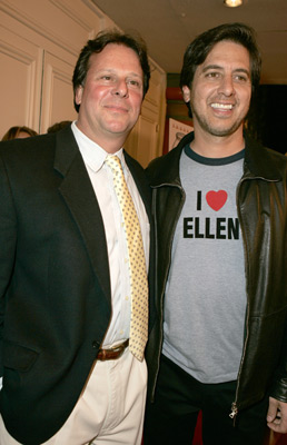 Ray Romano and Richard Barton Lewis at event of Eulogy (2004)