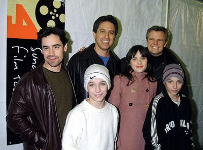 Ray Romano, Jesse Bradford, Michael Clancy, Zooey Deschanel and Curtis Garcia at event of Eulogy (2004)