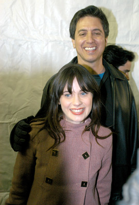 Ray Romano and Zooey Deschanel at event of Eulogy (2004)