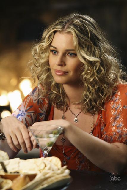 Still of Rebecca Romijn in Istvyko raganos (2009)