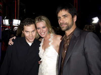 Bryan Singer, John Stamos and Rebecca Romijn at event of Iksmenai 2 (2003)