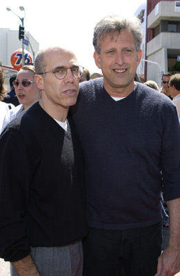 Jeffrey Katzenberg and Joe Roth at event of Tecio dienos rupestis (2003)