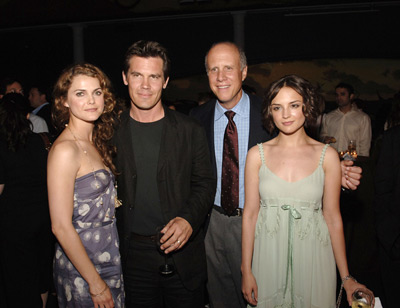 Rachael Leigh Cook, Josh Brolin and Keri Russell at event of Into the West (2005)