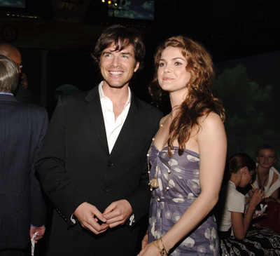 Keri Russell and Matthew Settle at event of Into the West (2005)