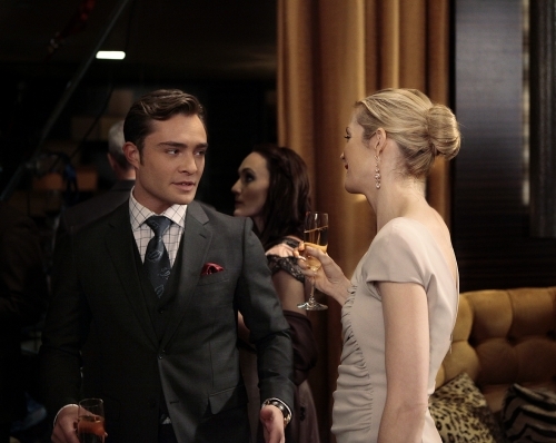 Still of Kelly Rutherford and Ed Westwick in Liezuvautoja (2007)