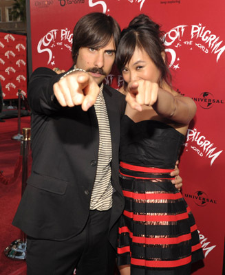 Jason Schwartzman and Ellen Wong at event of Skotas Pilgrimas pries pasauli (2010)