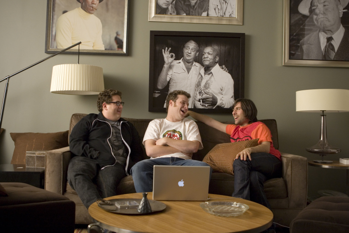 Still of Jason Schwartzman, Seth Rogen and Jonah Hill in Funny People (2009)