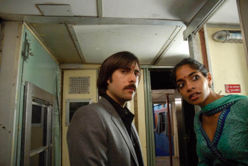 Still of Jason Schwartzman and Amara Karan in The Darjeeling Limited (2007)