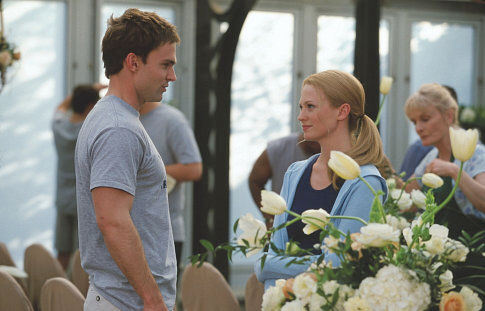 Steve Stifler (SEANN WILLIAM SCOTT) attempts to romance maid-of-honor Cadence (JANUARY JONES).