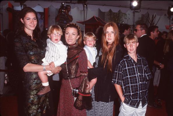 Jane Seymour at event of Quest for Camelot (1998)