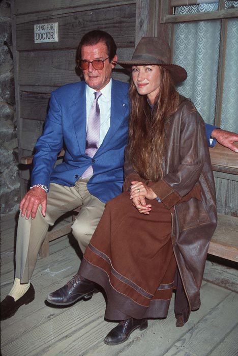 Roger Moore and Jane Seymour at event of Dr. Quinn, Medicine Woman (1993)