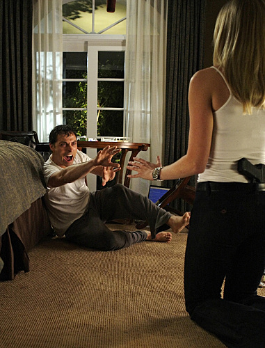 Still of Rufus Sewell and Marley Shelton in Eleventh Hour (2008)