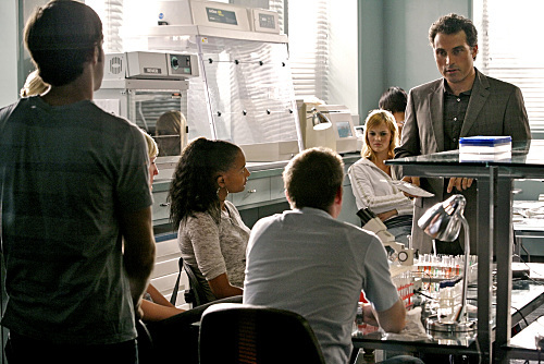 Still of Rufus Sewell and Marley Shelton in Eleventh Hour (2008)