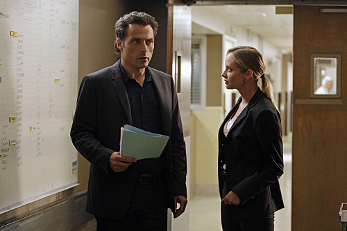 Still of Rufus Sewell and Marley Shelton in Eleventh Hour (2008)