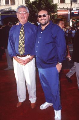 Richard Donner and Joel Silver at event of Mirtinas ginklas 4 (1998)