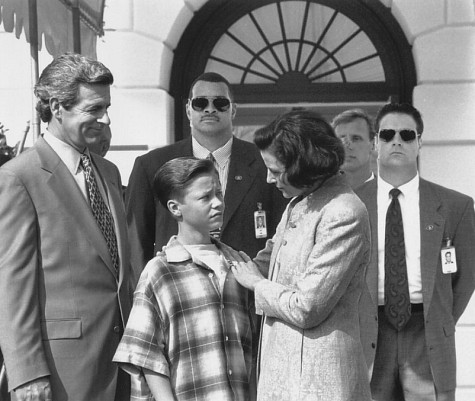 Still of Lisa Eichhorn, Sinbad, James Naughton and Brock Pierce in First Kid (1996)