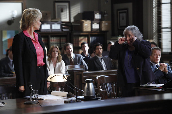 Still of Kathy Bates and Jean Smart in Harry's Law (2011)