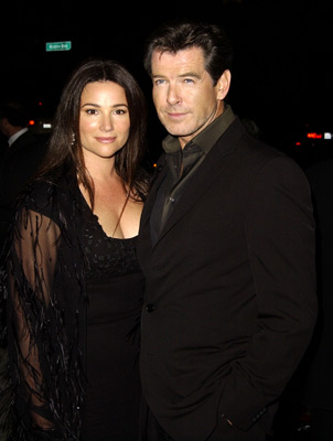 Pierce Brosnan and Keely Shaye Smith at event of Evelyn (2002)
