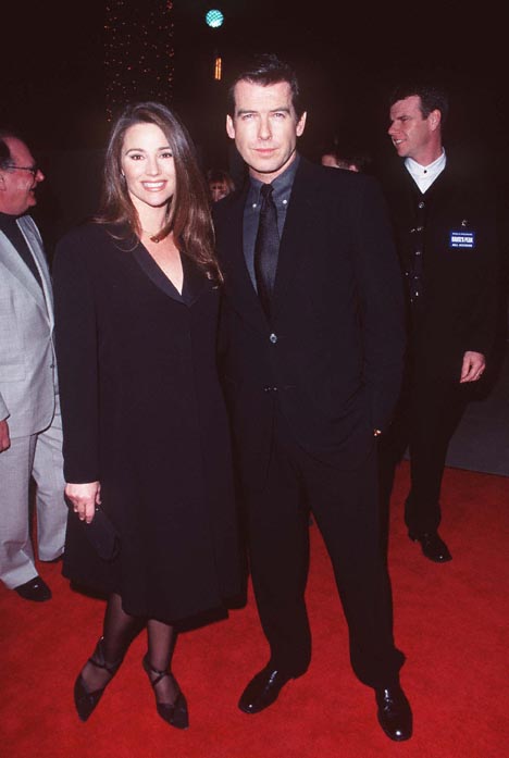 Pierce Brosnan and Keely Shaye Smith at event of Dantes virsukalne (1997)