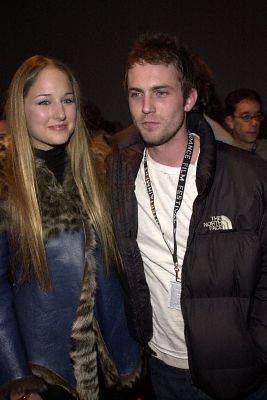 Desmond Harrington and Leelee Sobieski