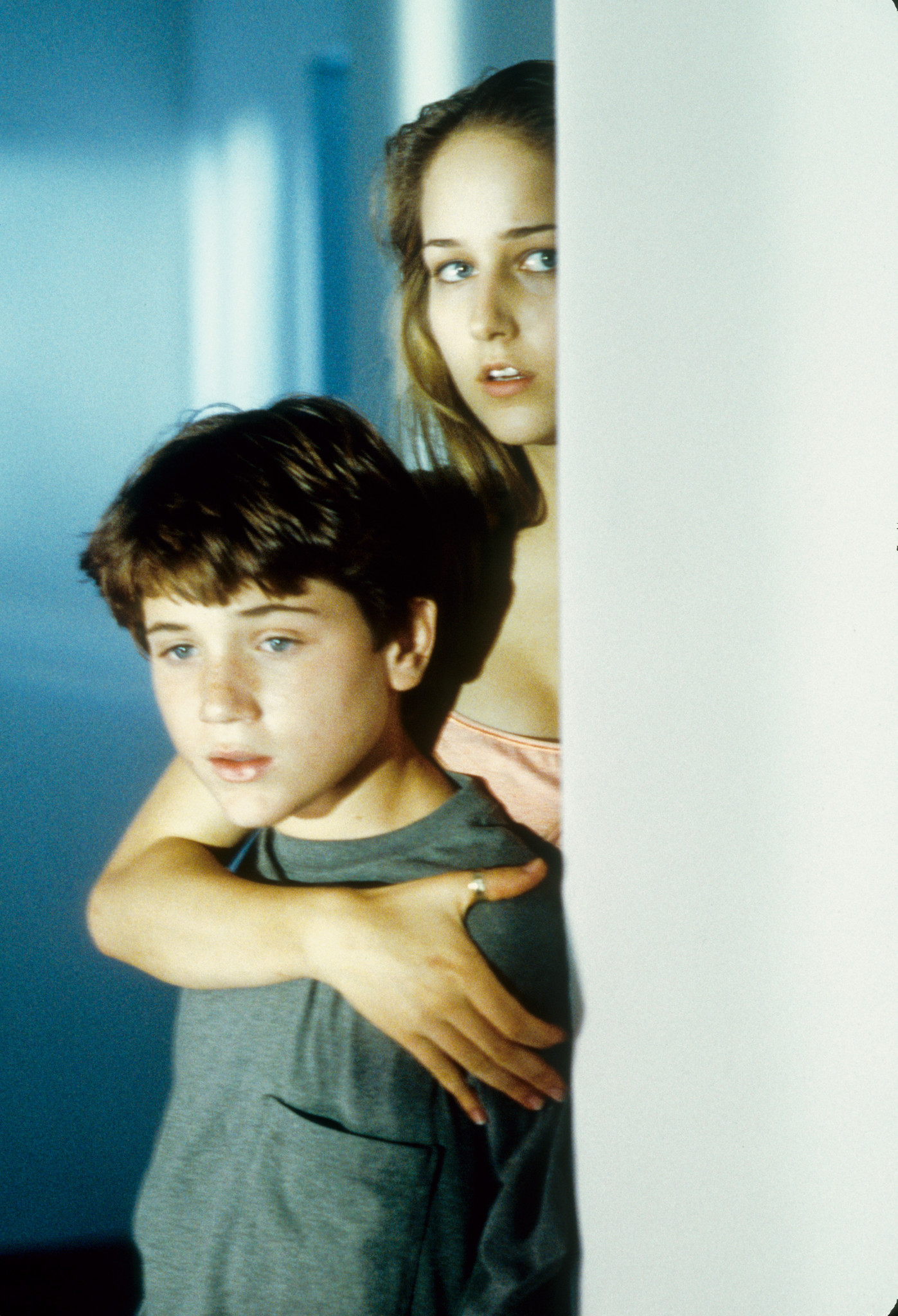 Still of Leelee Sobieski and Trevor Morgan in The Glass House (2001)