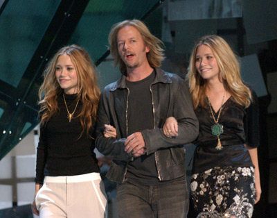 Ashley Olsen, Mary-Kate Olsen and David Spade at event of MTV Video Music Awards 2003 (2003)
