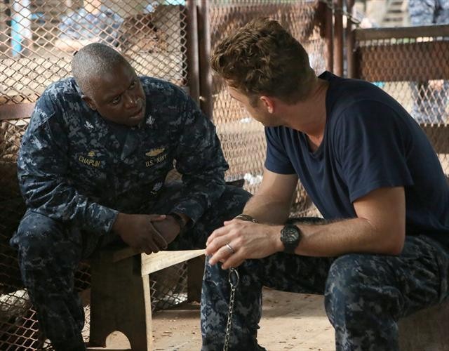 Still of Scott Speedman and Andre Braugher in Last Resort (2012)