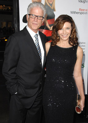 Ted Danson and Mary Steenburgen at event of Four Christmases (2008)