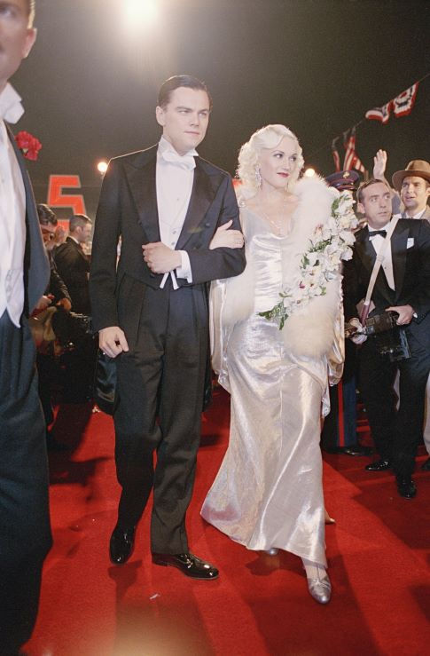 Still of Leonardo DiCaprio and Gwen Stefani in Aviatorius (2004)