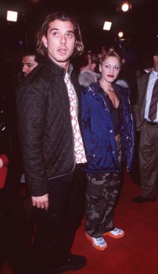 Gwen Stefani at event of Klyksmas: antroji dalis (1997)