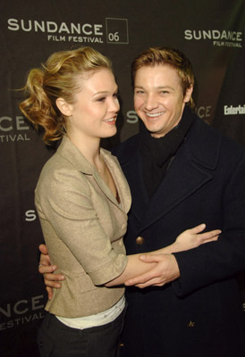 Julia Stiles and Jeremy Renner at event of A Little Trip to Heaven (2005)