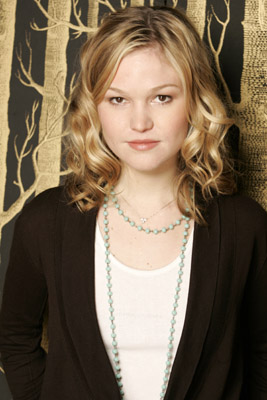 Julia Stiles at event of A Little Trip to Heaven (2005)