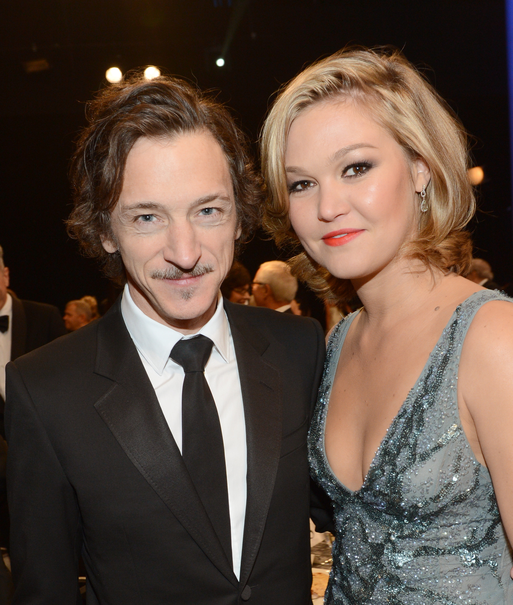 Julia Stiles and John Hawkes