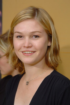 Julia Stiles at event of The Village (2004)