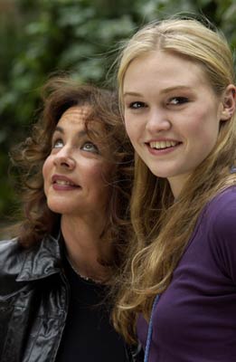 Stockard Channing and Julia Stiles at event of The Business of Strangers (2001)